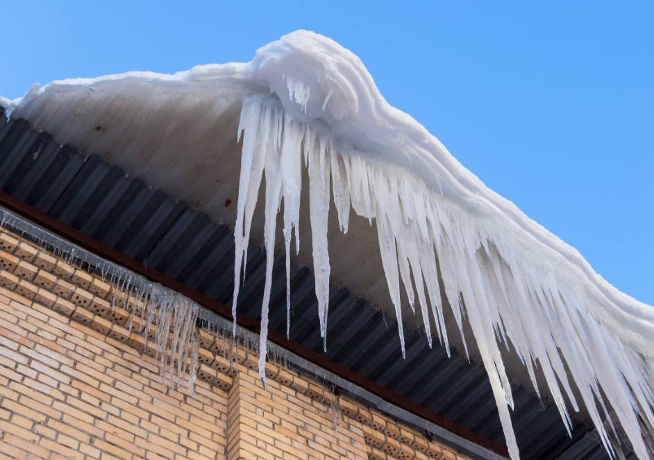 Tips For West Hartford Roofing: Why You Should Avoid Ice Dams