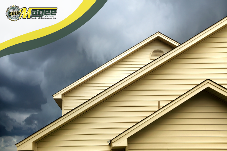 Asphalt roofing withstanding extreme weather conditions in Unionville Connecticut
